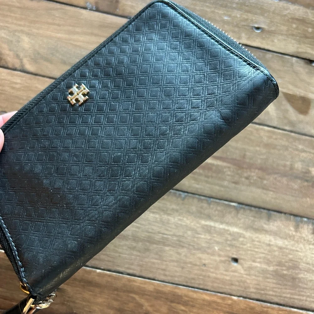 Tory Burch Embossed Marion Black Quilted Wallet Wristlet